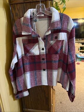 NWT flannel shacket size xl. Cropped fit. Super soft